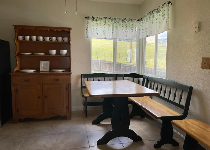 Hummingbird Hill - Entire Cabin