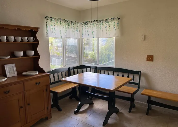 Hummingbird Hill - Entire Cabin